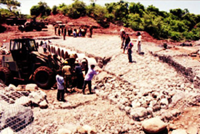 A003A.jpg (37939 bytes)