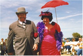 dressreview.jpg (19623 bytes)