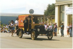 parade2.jpg (14795 bytes)