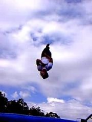 Malabarista dá show na cama elástica! foto: Ruy Fernandes